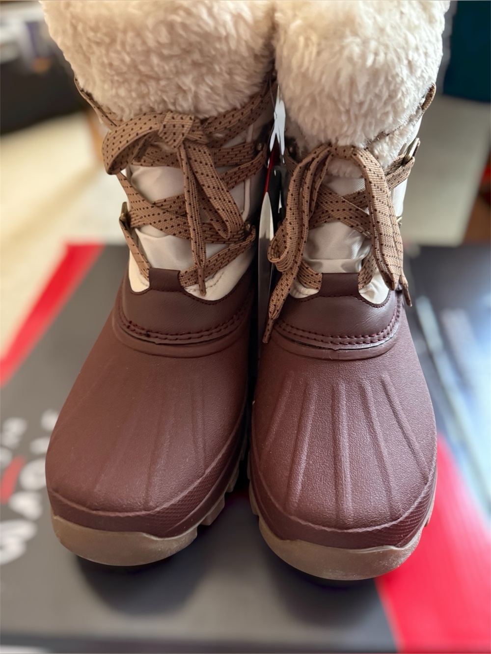 Womens snow boots waterproof shoes size 9 NWT
